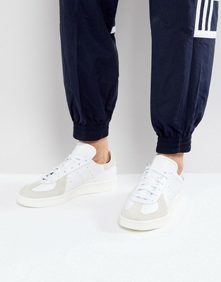 universal adidas originals